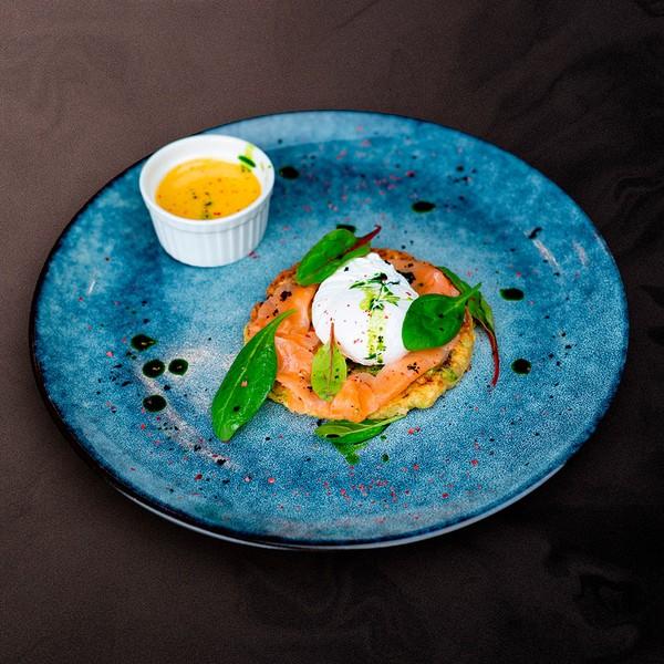 Zucchini fritters with lightly salted salmon and poached egg