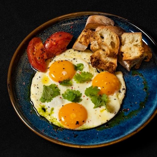 Scrambled eggs with Baku tomatoes and coriander leaves